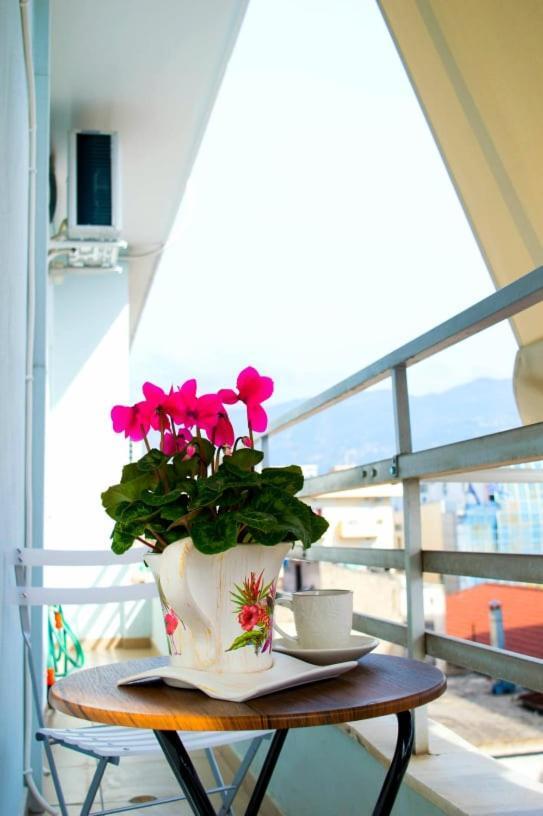 Sunny Central Luxury Apartment Volos Exterior photo